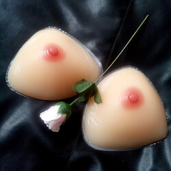 Силиконовая грудь треугольной формы